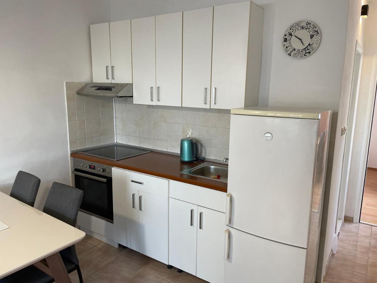 Apartment Dado Dugi Rat Esterno foto