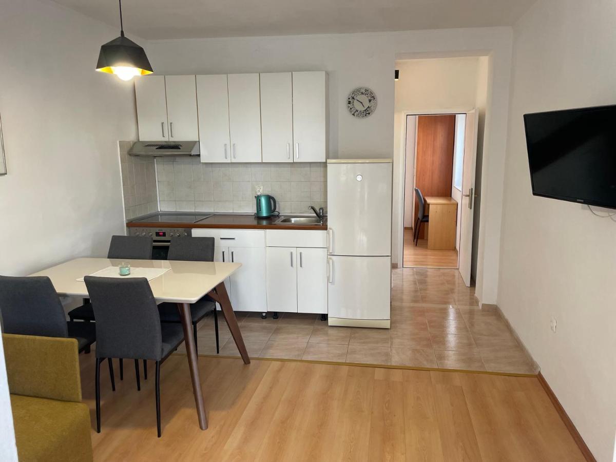 Apartment Dado Dugi Rat Esterno foto